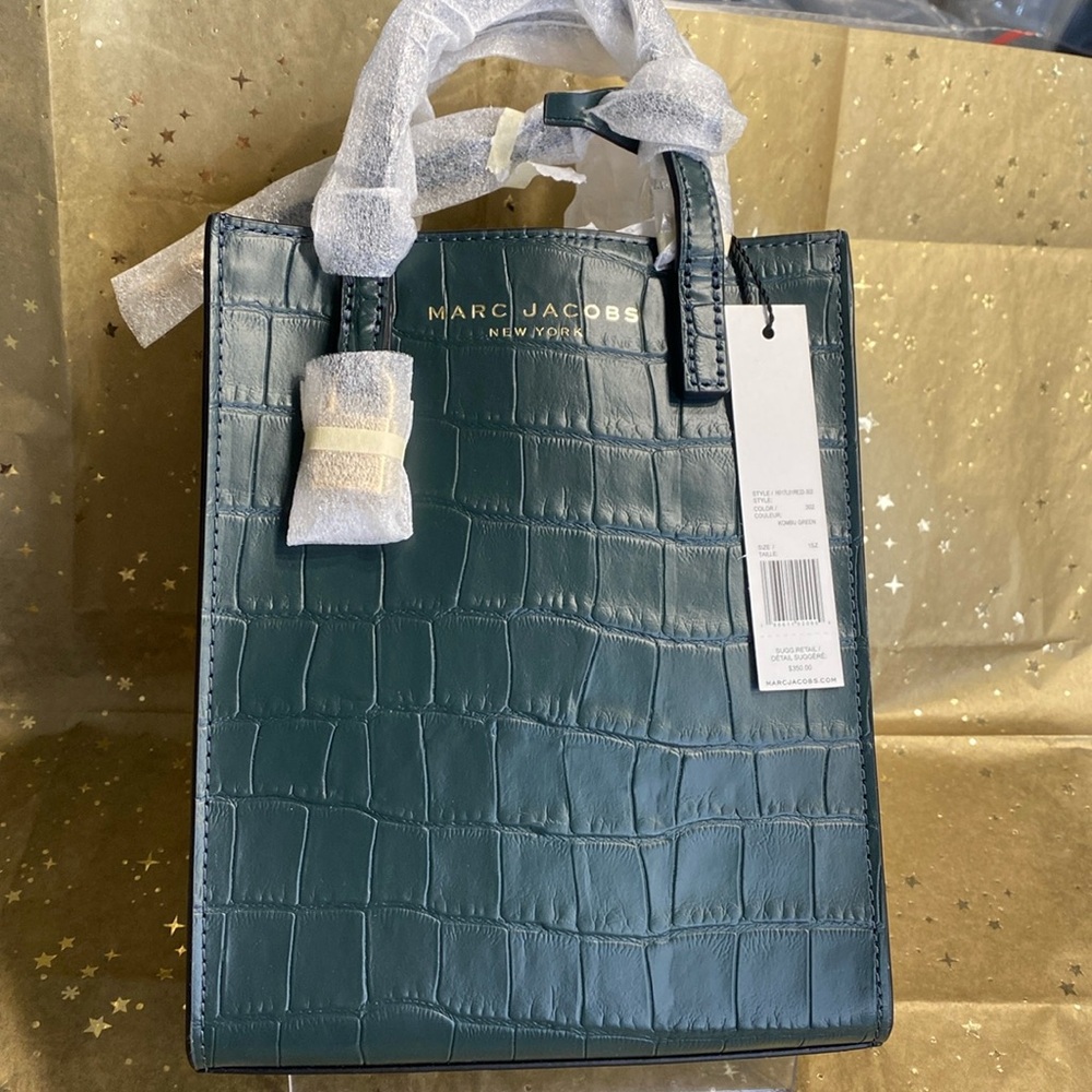 NWT Marc Jacobs Micro Croc-Embossed Leather Tote Crossbody in Kombu Green.